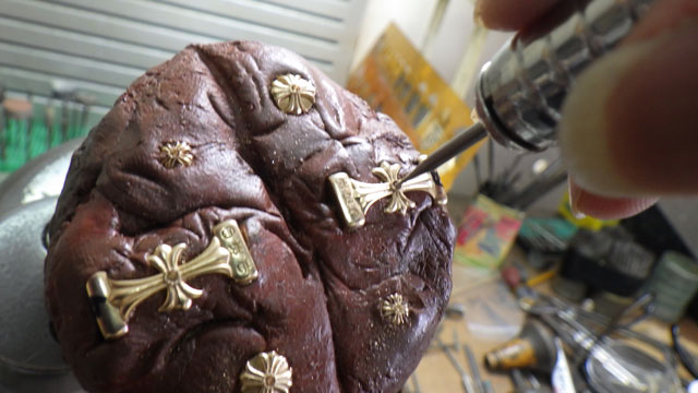 ラウンドカッターで削ります。