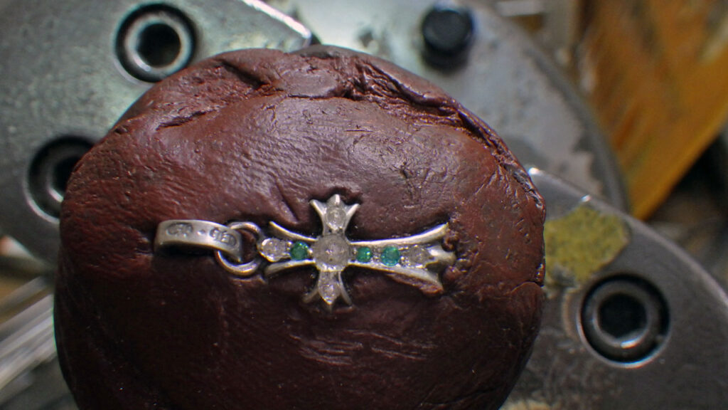 仕上げ研磨：エッジを残しつつ鏡面へ