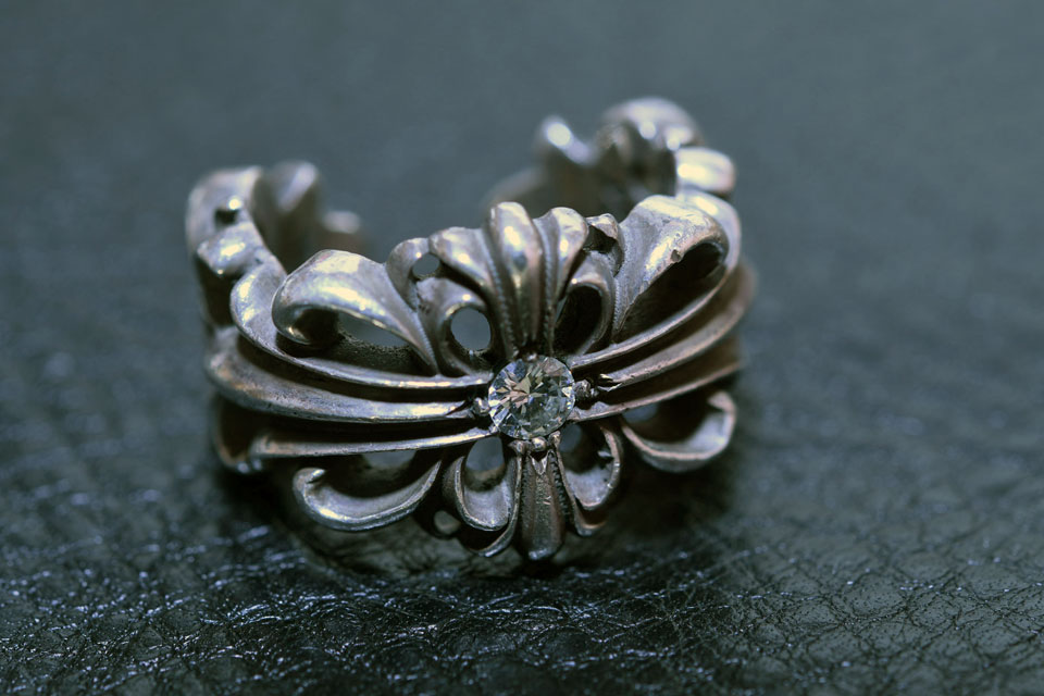 カスタム前のダブルフローラルクロスリング1ダイヤ