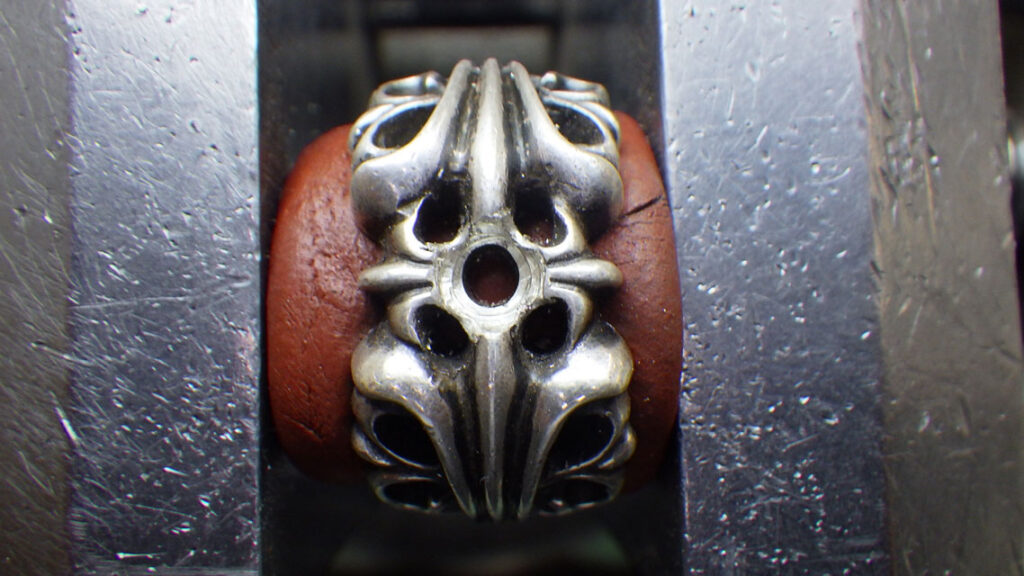 サファイヤが座るための石座を作ります