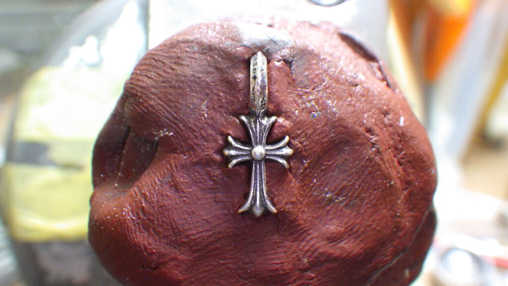 彫刻台に固定します